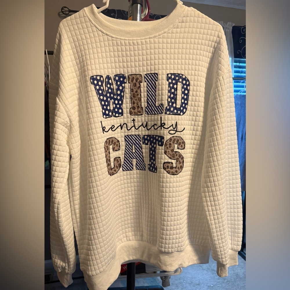SHEIN Oversized Small White Kentucky Wild Cats Sweatshirt - Picture 1 of 8